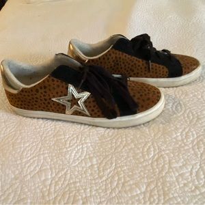 Time and Tru 11 Leopard Print Sneakers